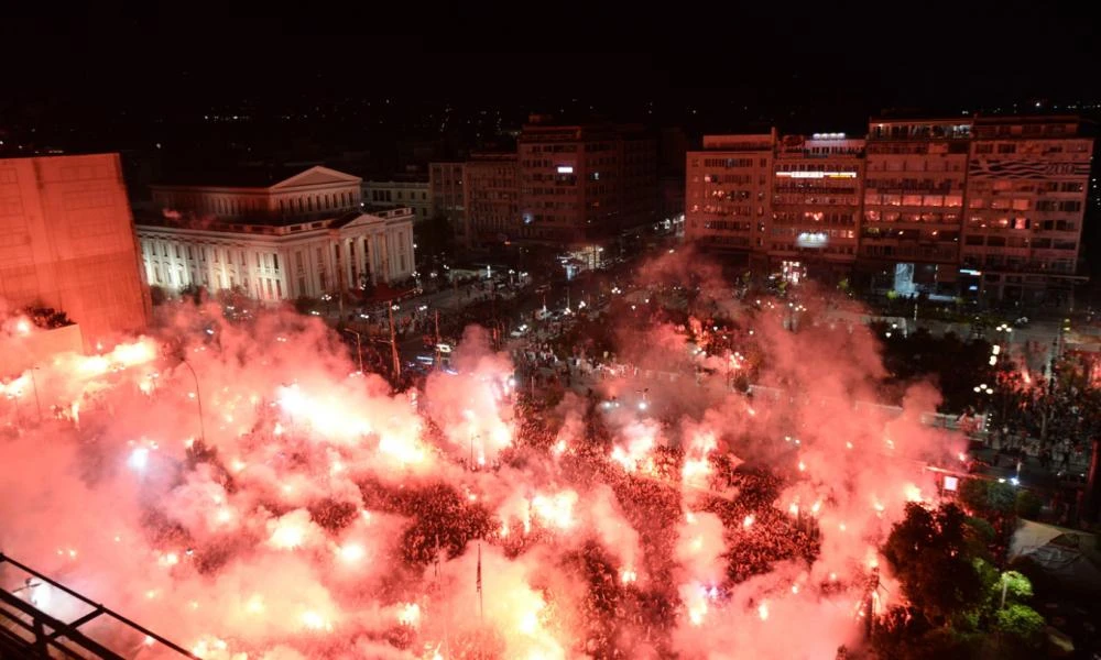 Οι απίστευτες εικόνες που κατέγραψαν drones την στιγμή που ο Ολυμπιακός κάνει το 1-0 με τη Φιορεντίνα (Βίντεο)